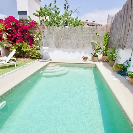 Holiday home House With Private Swimming Pool * 5 Min Walk To The